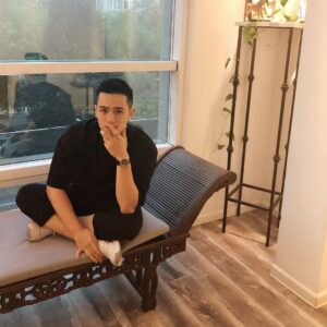 Sky Li Instagram - 對不起 我太久沒出現了 新髮型還可以嗎？