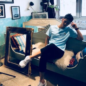 Sky Li Instagram - 攝影棚一日游
攝影師很會拍
