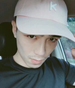 Sky Li Instagram - 留點鬍子怎麼樣？