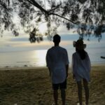 Sky Li Instagram - 「我們還得站多久？」 「導演沒讓我們動，咱也不敢問啊。」