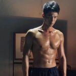 Sky Li Instagram - 這是我三年前的樣子，現在胖成球了！很圓很圓的那種。我～～～～減肥
