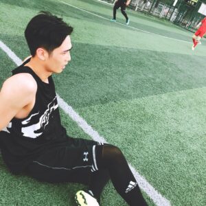 Sky Li Instagram - 很少踢足球
沒有想到
竟然這麼累
跑到都快喘不過氣了