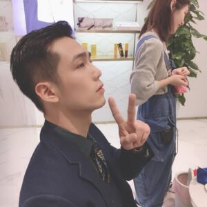 Sky Li Instagram - 為辛勤工作的一天打個卡