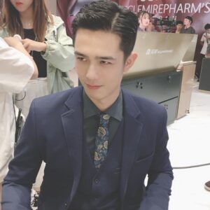 Sky Li Instagram - 為辛勤工作的一天打個卡