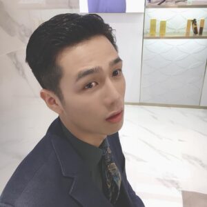 Sky Li Instagram - 為辛勤工作的一天打個卡