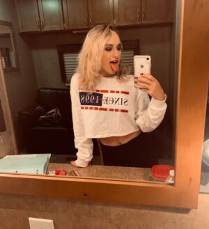 Skyler Joy Instagram - Congratulations to all of my incredibly talented cast mates & crew on @pvalleystarz S2! What did y’all think of this season!? 🤯🌟💓#pvalley #starz #katorihall #gidget