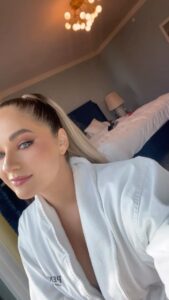 Skyler Joy Instagram - A little late on this trend, but I think I won. Los Angeles, California