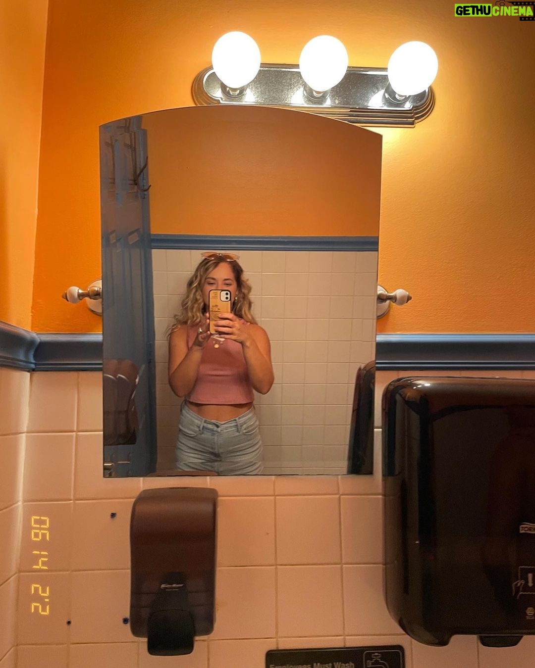 Skyler Joy Instagram - Sushi restaurant bathroom aesthetic 💯 Hollywood, California