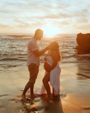 Skyler Joy Instagram - Beyond grateful ✨
#pregnant #pregnancyglow