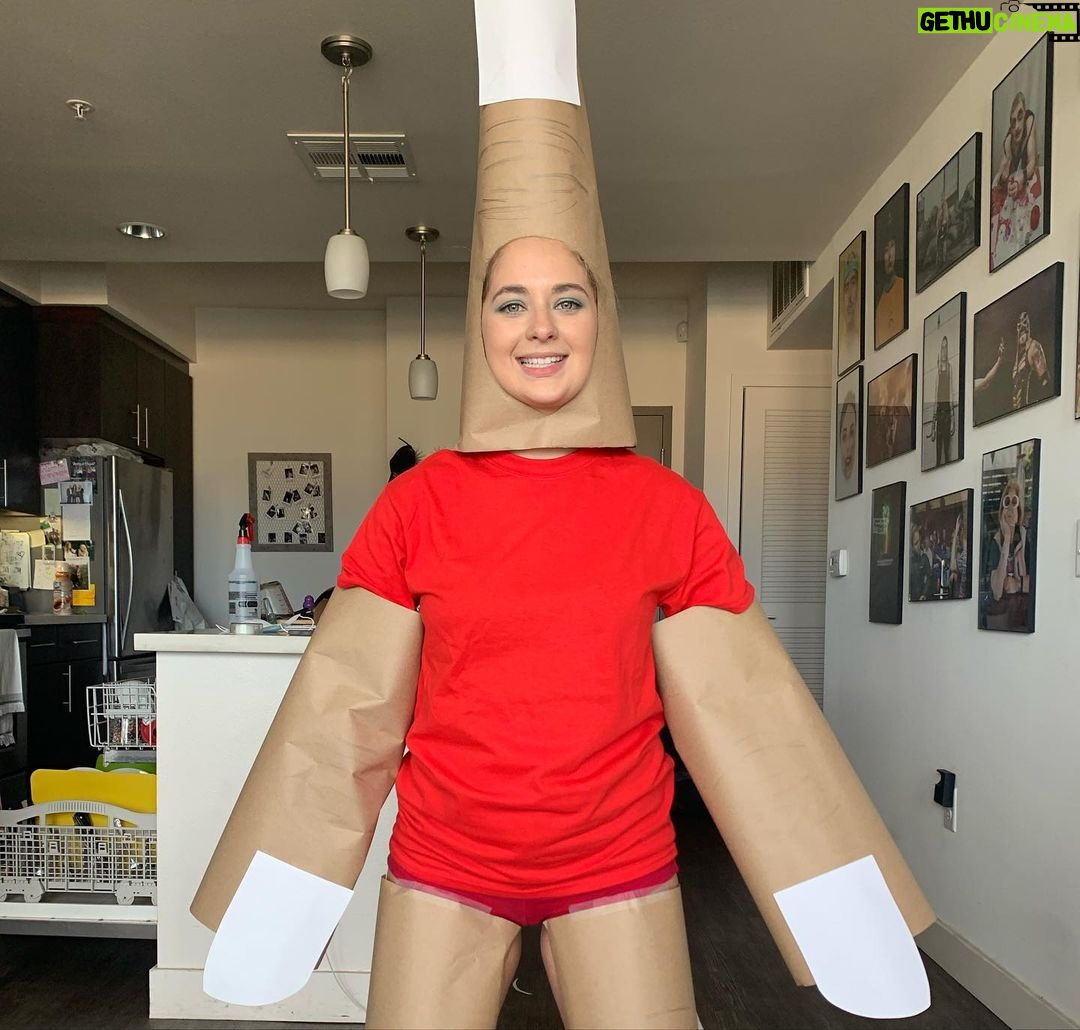 Skyler Joy Instagram - I decided not to dress up for Halloween this year.. it’s a long story. So enjoy this recap. Happy Halloween 🎃 ❤️ San Diego, California