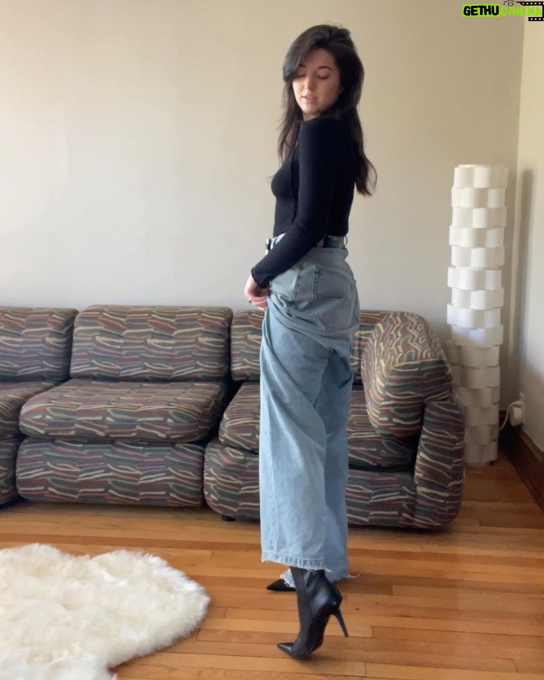 Slight Sounds ASMR Instagram - The baggier the jean, the closer to camp.