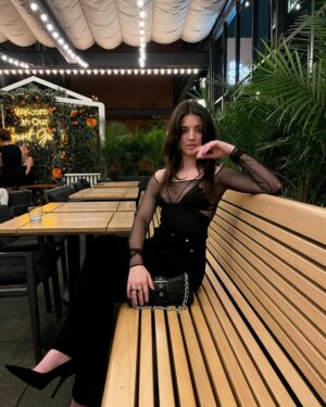 Slight Sounds ASMR Instagram - velvet flares & velvet pumps 🖤

Thanks to @curioexperience for the invite! I had a lovely time as always.