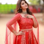 Sneha Instagram - Every sunset is an opportunity to reset. Every sunrise begins with new challenges. Face it , conquer it. @geetuhautecouture @jcsjewelcreations @ashokarsh @vyshalisundaram_hairstylist #workmode #trending #lifeisgood #enjoyeverymoment #appreciatewhatyouhave #reddress #djd #zeetamil