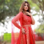 Sneha Instagram - Every sunset is an opportunity to reset. Every sunrise begins with new challenges. Face it , conquer it. @geetuhautecouture @jcsjewelcreations @ashokarsh @vyshalisundaram_hairstylist #workmode #trending #lifeisgood #enjoyeverymoment #appreciatewhatyouhave #reddress #djd #zeetamil