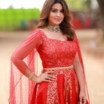 Sneha Instagram - Every sunset is an opportunity to reset. Every sunrise begins with new challenges. Face it , conquer it. @geetuhautecouture @jcsjewelcreations @ashokarsh @vyshalisundaram_hairstylist #workmode #trending #lifeisgood #enjoyeverymoment #appreciatewhatyouhave #reddress #djd #zeetamil