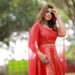 Sneha Instagram - Every sunset is an opportunity to reset. Every sunrise begins with new challenges. Face it , conquer it. @geetuhautecouture @jcsjewelcreations @ashokarsh @vyshalisundaram_hairstylist #workmode #trending #lifeisgood #enjoyeverymoment #appreciatewhatyouhave #reddress #djd #zeetamil