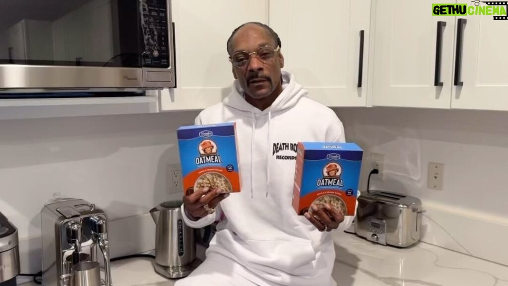 Snoop Dogg Instagram - Momma Snoop Oatmeal be first! Available @amazon Get yours. @masterp @post_cereals 💪🏿🐾💨✌🏿