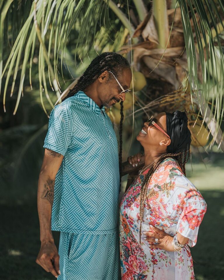 Snoop Dogg Instagram - Merry. X. Mas. @bosslady_ent 🥰🙏🏾💙 Bora Bora, Tahiti
