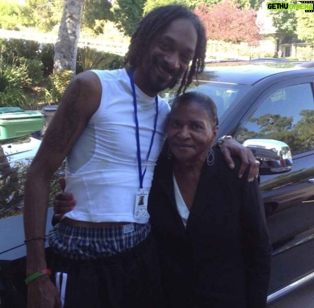 Snoop Dogg Instagram - Gran 💖💕🙏🏾 🕊️ @bosslady_ent u the new gran 😘 Long Beach, California