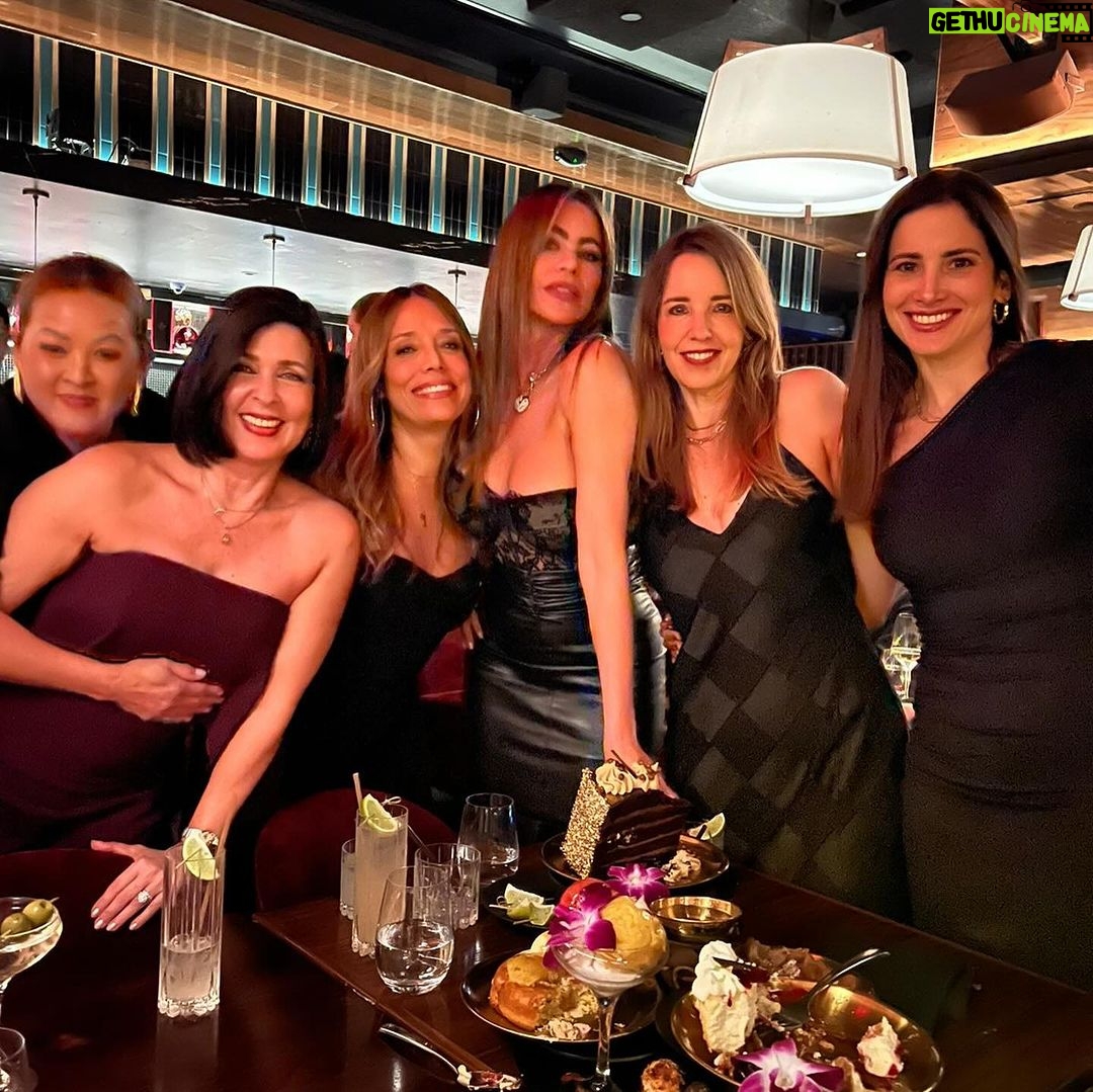 Sofía Vergara Instagram - Disque vamos nada mas a cenar…🤣