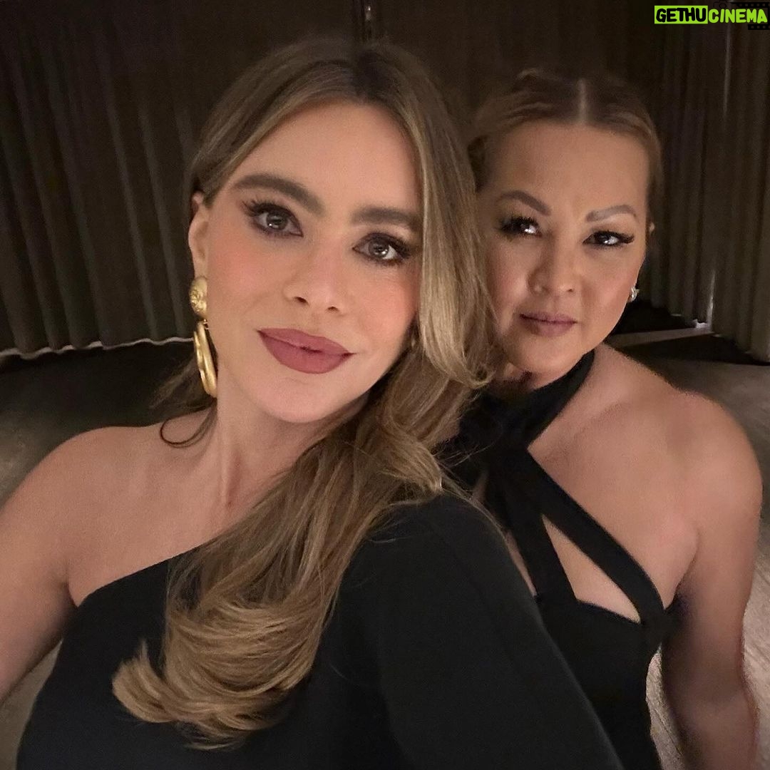 Sofía Vergara Instagram - London night #griselda❤️