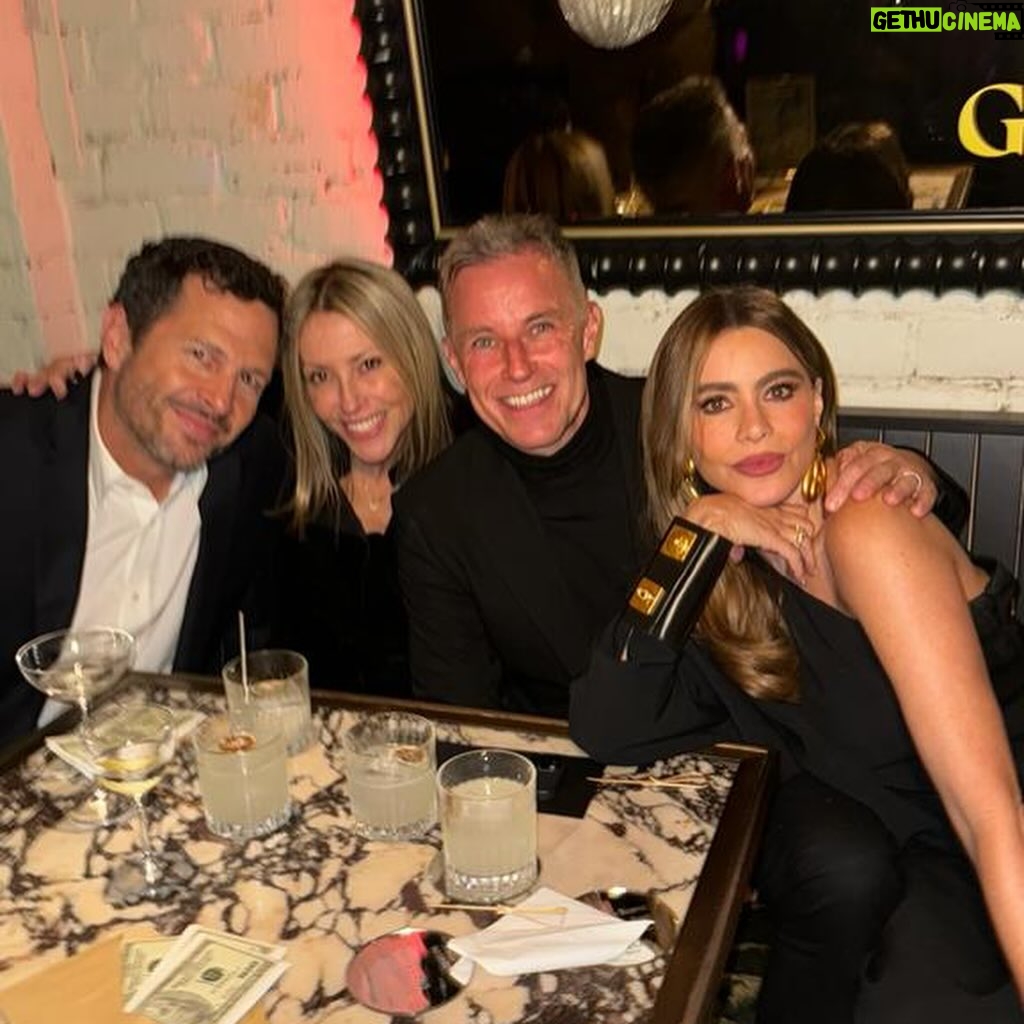 Sofía Vergara Instagram - London night #griselda❤️