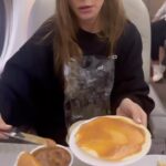 Sofía Vergara Instagram – Obleas con arequipe pal camino🇨🇴🤣🤣🤣