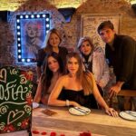 Sofía Vergara Instagram – Ay se me olvidaron postear estas fotos lindas con mi familia anoche❤️en Andres Carne de Res. 🇨🇴