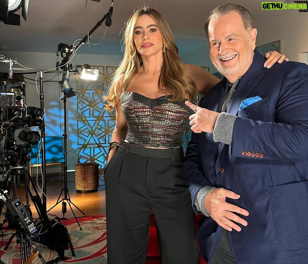 Sofía Vergara Instagram - Que dia! #griselda @netflix ❤️