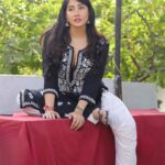 Sofia Ansari Instagram – Swipe right to see my broad shoulders’