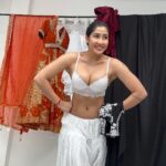 Sofia Ansari Instagram – Swipe right to see my broad shoulders’