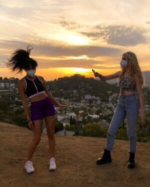 Sofia Bryant Instagram - bts time bc I miss dis cast n being ceo of no shoes on set.. ps Lauryn I havnt forgttn ab your playlist 🍊