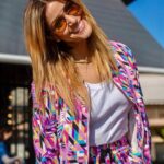 Sofia Pavlidou Instagram – It’s not what you look at .
It’s what you see✨💫
Happy Weekend 💕

📸by @mader_agency 

#look #see #observe #sun #happy #lori #please #blessed #love 
@annastylianopoulou