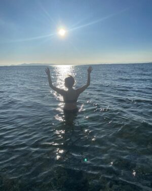 Sofia Pavlidou Instagram - CHRISTMAS 2022
Summer Edition 🌅

#merrychristmas #christmasingreece #sun #sea #love #blessed