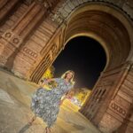 Sofia Pavlidou Instagram - Cuando estaba en Barcellona🇪🇸 #barcellona #travelling #happiness #gratitude #ole Styling by @kandrikopoulou Mua by @the_men_gr Arc De Triomf, Barcelona