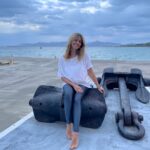 Sofia Pavlidou Instagram - Άλλαξε όλα όσα δεν λειτουργούν στη ζωή σου! Χωρίς να χάνεις το κεντρο σου εκμεταλλεύσου την ευκαιρία για δομικό μετασχηματισμό μιας και όλα γύρω μας αποδομούνται … Είναι η ώρα να πετάξεις το παλιό για να φτιάξεις κάτι καινούργιο ! Φρόντισε να έχεις ουσιαστικές σχέσεις και ασκήσου στην αταραξία💚 #changes #changeyourmindset #staycalm #improve #yourself #loveyourself #blessed #love #agistri