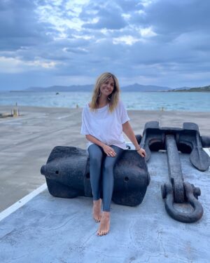 Sofia Pavlidou Instagram - Άλλαξε όλα όσα δεν λειτουργούν στη ζωή σου!
Χωρίς να χάνεις το κεντρο σου εκμεταλλεύσου την ευκαιρία για δομικό μετασχηματισμό μιας και όλα γύρω μας αποδομούνται …
Είναι η ώρα να πετάξεις το παλιό για να φτιάξεις κάτι καινούργιο !
Φρόντισε να έχεις ουσιαστικές σχέσεις και ασκήσου στην αταραξία💚
 
#changes #changeyourmindset #staycalm #improve #yourself #loveyourself #blessed #love #agistri
