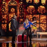 Sofia Pavlidou Instagram - Έβδομο live στο @j2us_gr και συνεχίζουμε😀😀 Ήταν ξεχωριστό αυτό το live γιατί την εμφάνιση μου επιμελήθηκαν δυο γυναίκες που θαυμάζω! Δυο Ελληνίδες σχεδιάστριες που έχουν έμπνευση είναι δημιουργικές ,έχουν το δικό τους brand και φυσικά τις λένε Σοφίες !!! Το leather jacket ,το leather top και η ζώνη είναι @so_karakusi και οι χειροποίητες μπότες με την μπλε λεπτομέρεια @sofi_victoratou Σας αγαπώ και σας ευχαριστώ 🤟🏼🙏🏽❤️ *vegan leather #sokarakusi #sofivictoratou #sofiapavlidou #fashion #greekdesigners #veganleather #jacket #handmade #boots #rock #insta #instafashion