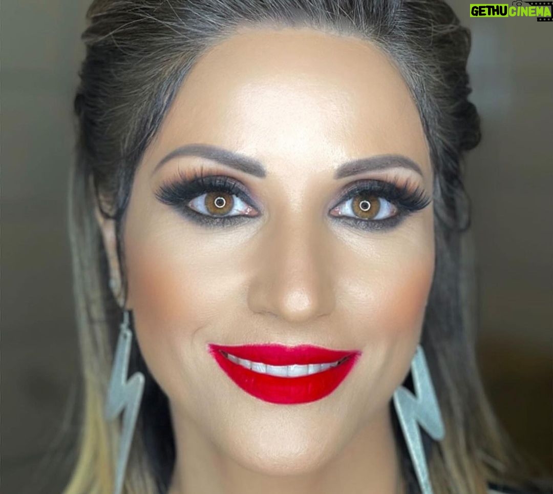 Sofia Pavlidou Instagram - Τέταρτο live στο @j2us_gr και συνεχίζουμε γιατί μας στηρίξατε 🙏🏽✨ Συνεχίζουμε με χαρά και υποσχόμαστε να σας εκπλήξουμε ευχάριστα στα επόμενα live με το ταίρι μου @jerome_kaluta 🥳 #thankyou #loveyou #appreciate #blessed #happy #love #