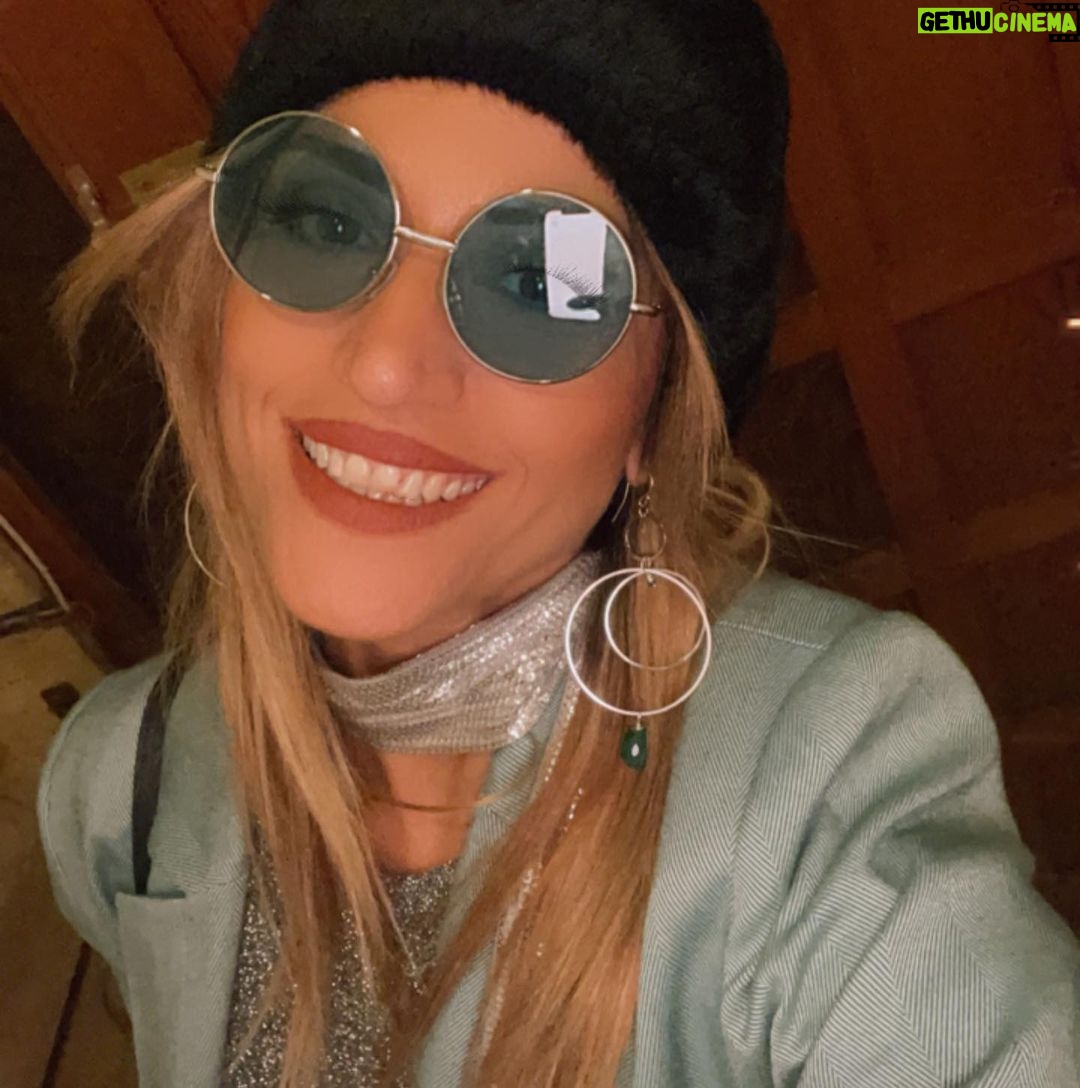 Sofia Pavlidou Instagram - It was a Christmas Party 🥳🎉🎄🧑🎄❤️ Χρόνια πολλά σε όλους✨ Υγεία Αγάπη & Χαρά 💫 Να είσαι μαζί μ αυτούς που αγαπάς και σ αγαπούν 💞 Χρόνια πολλά @theonospito 💕 Δεν είσαι σε καμία φωτό @antonis_krobas αλλά ήσουν υπέροχος οικοδεσπότης 🙏🏽🤩 @thomaisandroutsou @marinasamarkou @panagakikaterina @eleftheria_fo #choco #loveyouall #tothemoonandback #christmas #christmasmood #christmasvibes #love #blessed #happiness
