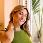Sofia Pavlidou Instagram – Για πολλά χρόνια ,από λάθος καταγραφή,φορούσα μόνο ασημένια κοσμήματα …
Το μελαχρινό με χρυσό πίστευα πως  δεν ταιριάζουν… πάνω μου …
Τώρα όμως που έγινα ξανθιά λατρεύω να φοράω χρυσά κοσμήματα 🌟 
Το πολυτιμότερο από τα μέταλλα που δεν χάνει ποτέ την αξία του!
Που λάμπει και δε διαβρώνει ποτέ 👑
Έναν χρυσό Ιούλιο σας εύχομαι !Λαμπερό και χαρούμενο✨🤩 

#κολομηνα #july #gold #feellikequeen #earrings #shiny #happy #love #blessed #mimadastimargarita