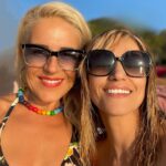Sofia Pavlidou Instagram – Γιατί η ζωή έχει τα δωρα της, αρκεί να τα δεις και να τα εκτιμήσεις !
Το δικό μου δώρο είναι η Θωμαιτσα μου !
Δίπλα μου είκοσι τρία  χρόνια τώρα ,να με βλέπει να ενηλικιώνομαι ,να γίνομαι μητέρα να ψάχνω το σκοπό της ζωής μου….Παρατηρητής,  χωρίς να με κρίνει ,δείχνοντας μου μόνο την αγάπη της !
Ευγνώμων για όλες τις στιγμές ,δύσκολες,όμορφες ,λυτρωτικές,καταστροφικές ,απογειώτικες που ζήσαμε μαζί όλα αυτά τα χρόνια !
Να κρατάμε  η μια το χέρι της άλλης στην πορεία της ζωής προσπαθώντας να ανακαλύψουμε το θεϊκό μας σχέδιο για το οποίο ήρθαμε εδώ!
Κι έχουμε καταφέρει πολλά!!!
Το πιο σημαντικό …να αγαπάμε την υπέροχη ύπαρξη μας και να μοιράζουμε την αγάπη μας απλόχερα !!!
Σ ευχαριστώ φιλη,μητέρα αδερφή ,Θωμη μου 💚γι αυτό το μοίρασμα !
Χωρίς  εσένα ξερω πια, πως θα ήμουν απέραντα μόνη σ αυτό το ταξιδι ❤️

#love

@thomaisandroutsou Dragonera,Agkistri