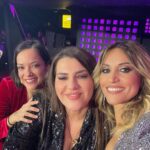 Sofia Pavlidou Instagram - Παραμονή Χριστουγέννων στο @spitimetomega ,με οικοδεσπότες τη @roulakoromila & τον @mhatzigiannis ,με πολλούς καλεσμένους και υπέροχους καλλιτέχνες θα σας κρατήσουμε συντροφιά με πολύ κέφι και πολύ τραγούδι 💫🎄 Στο @megatvcom φυσικά! Καλά Χριστούγεννα με αγάπη ✨❤️ #revegion #tvshow #celebration #love #happy
