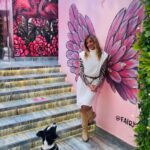 Sofia Pavlidou Instagram – O Λώρη ρωτάει για που το έβαλα…
Κι αν  θα τον πάρω μαζί μου…🪽
#ανοιξεταφτερασουπεταμε 
#lori #openwings #openyourheart #love #gratitude Fairytale