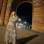 Sofia Pavlidou Instagram – Cuando estaba en Barcellona🇪🇸

#barcellona #travelling #happiness #gratitude #ole 

Styling by @kandrikopoulou 
Mua by @the_men_gr Arc De Triomf, Barcelona