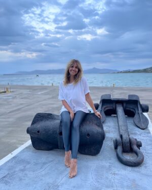 Sofia Pavlidou Instagram - Άλλαξε όλα όσα δεν λειτουργούν στη ζωή σου!
Χωρίς να χάνεις το κεντρο σου εκμεταλλεύσου την ευκαιρία για δομικό μετασχηματισμό μιας και όλα γύρω μας αποδομούνται …
Είναι η ώρα να πετάξεις το παλιό για να φτιάξεις κάτι καινούργιο !
Φρόντισε να έχεις ουσιαστικές σχέσεις και ασκήσου στην αταραξία💚
 
#changes #changeyourmindset #staycalm #improve #yourself #loveyourself #blessed #love #agistri