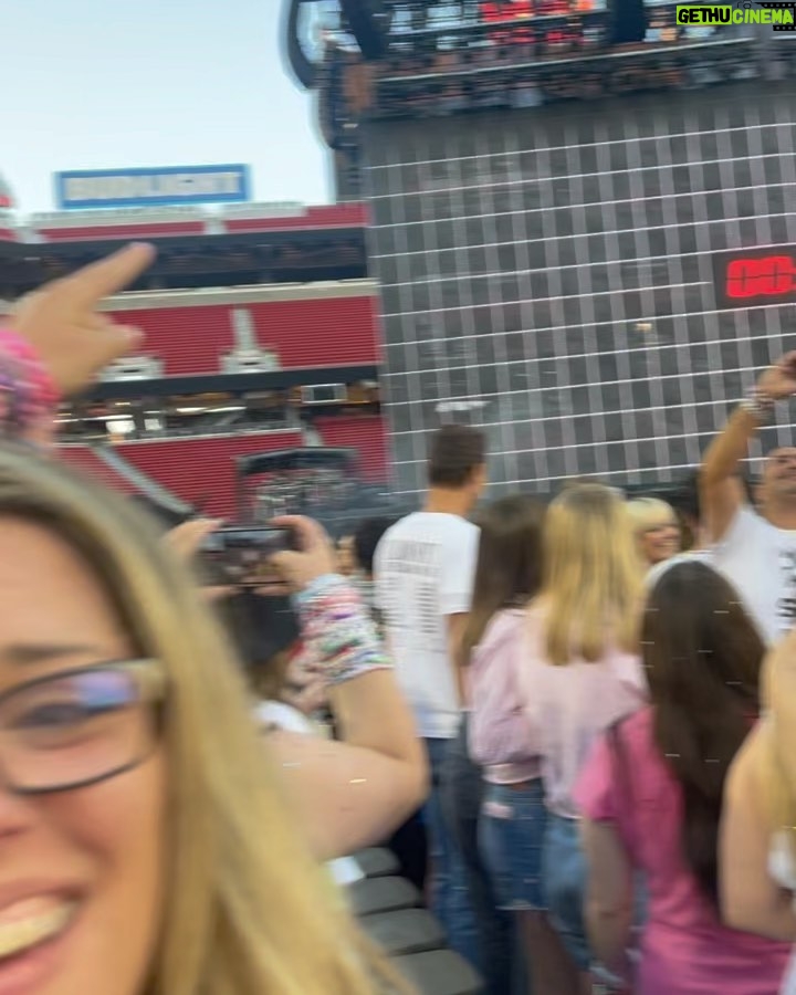 Sofia Sanchez Instagram - Taylor you did NOT disappoint. And I want to do it all over again! 💗 Levi's Stadium