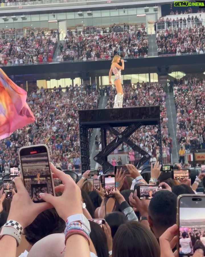 Sofia Sanchez Instagram - Taylor you did NOT disappoint. And I want to do it all over again! 💗 Levi's Stadium