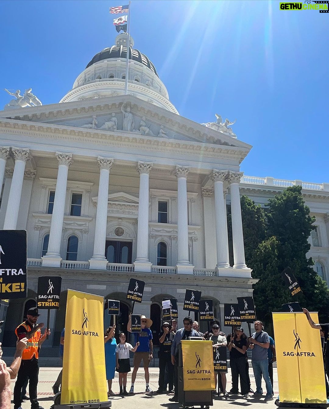 Sofia Sanchez Instagram - STRIKE….a pose…..on the picket line at the California State Capitol! #sagaftrastrong #sagaftramember #sagaftrastrike #teenactor State Capitol Of California