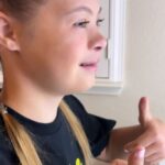 Sofia Sanchez Instagram - Tip Tuesday! Sofia is learning how to put on her own mascara and we have the easiest trick for removing any extra you might get on your face. Simply use the spoolie end of SEINT’s Line Brush and you are good as new! #tiptuesday #teenmakeup #beginner #muaintraining Comment “link” for more info on SEINT makeup, skincare or tools 🤍